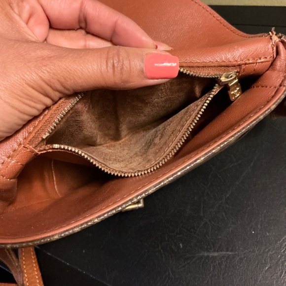 Authentic Louis Vuitton Chantilly Crossbody bag - Picture 5 of 9